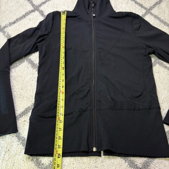 Lululemon Women’s 8 Raja Black Reversible Full Zip Jacket All Season Yoga Layer - Picture 5 of 11